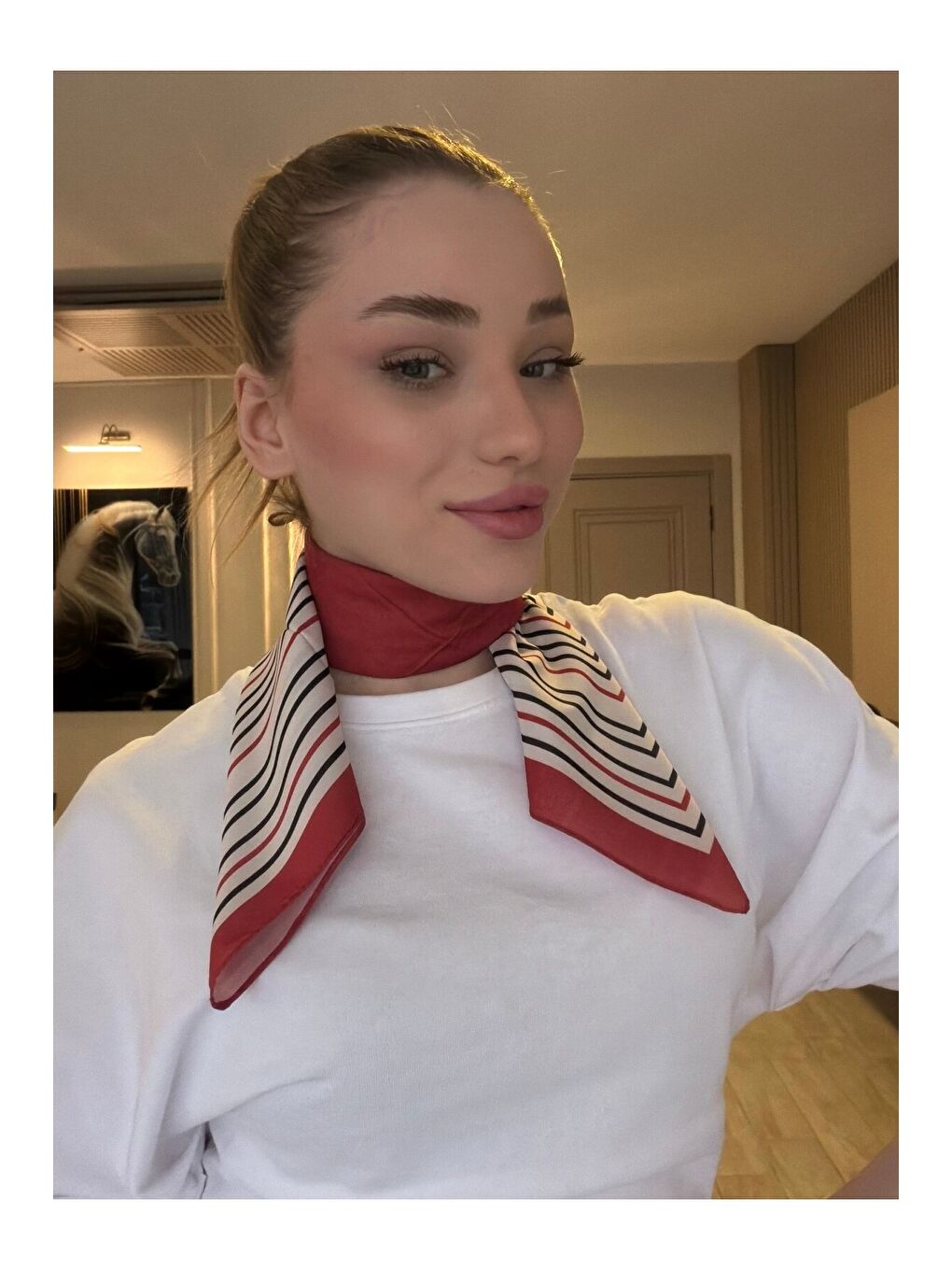 Kadın Desenli Saten Boyun Fuları Bandana Kırmızı Ekru Siyah FLR2001-3