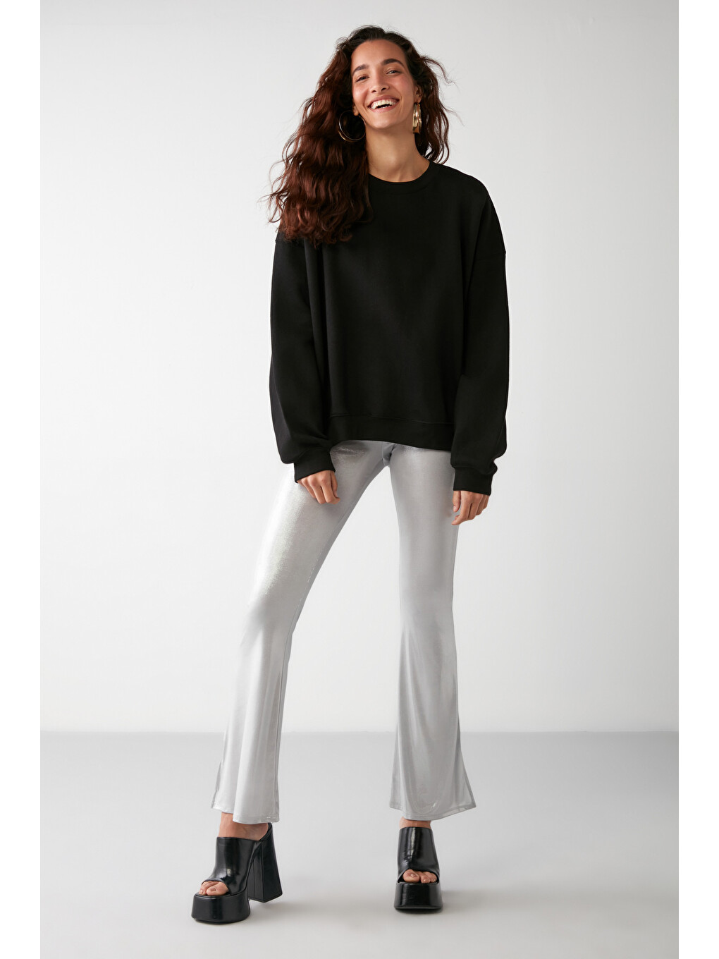 Vaneltına Kadın Organik Pamuklu Yumuşacık İçi Polarlı Yuvarlak Yakalı Siyah Sweatshirt-3