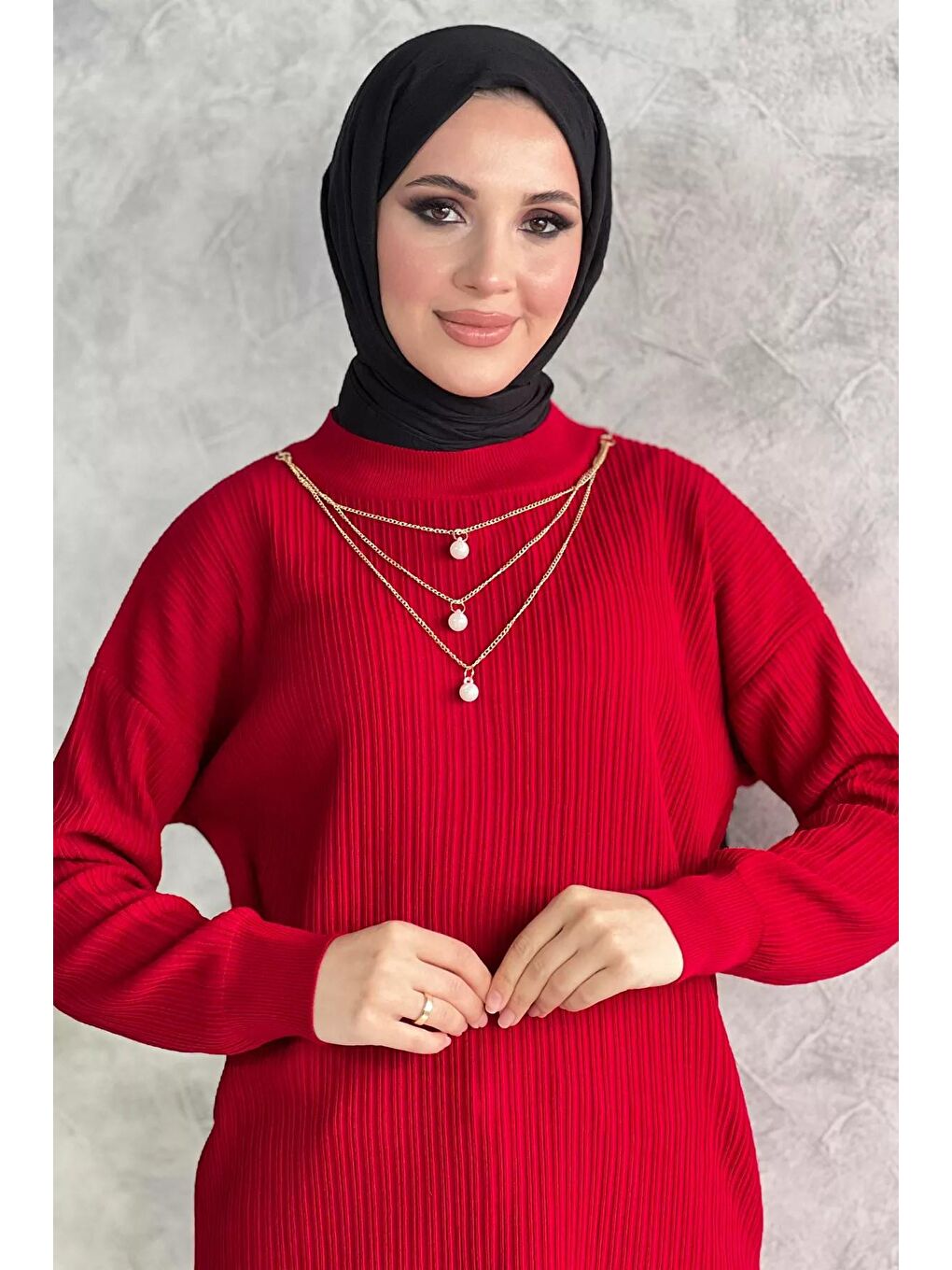Kırmızı Kadın Bisiklet Yaka Aksesuar Detaylı Tesettür Triko Tunik-1