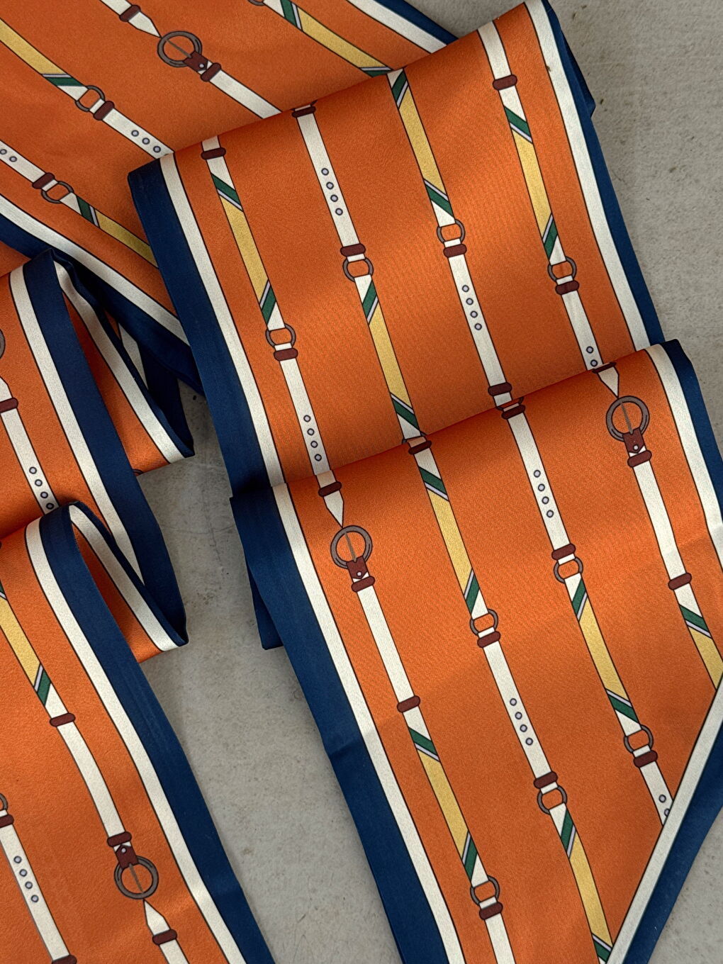 Lacivert Çerçeveli Çift Kat Karışık Desenli Soft Saten Turuncu Fular-1