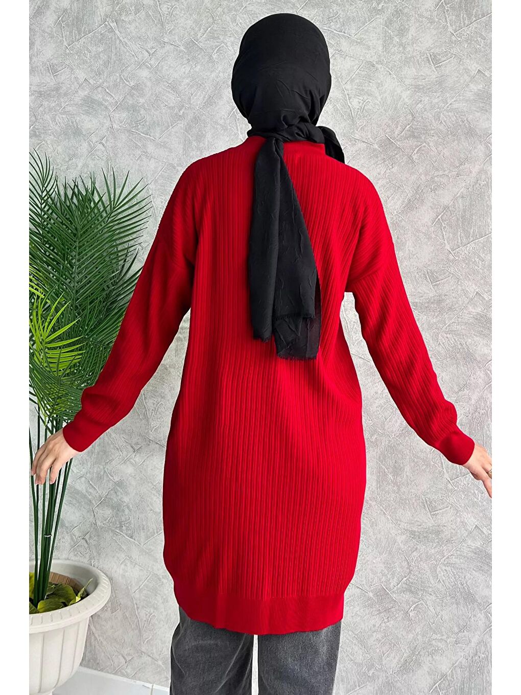 Kırmızı Kadın Bisiklet Yaka Aksesuar Detaylı Tesettür Triko Tunik-3