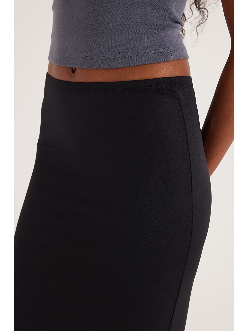 Kadın Slim Fit Dar Kesim Midi Boy Siyah Etek-2