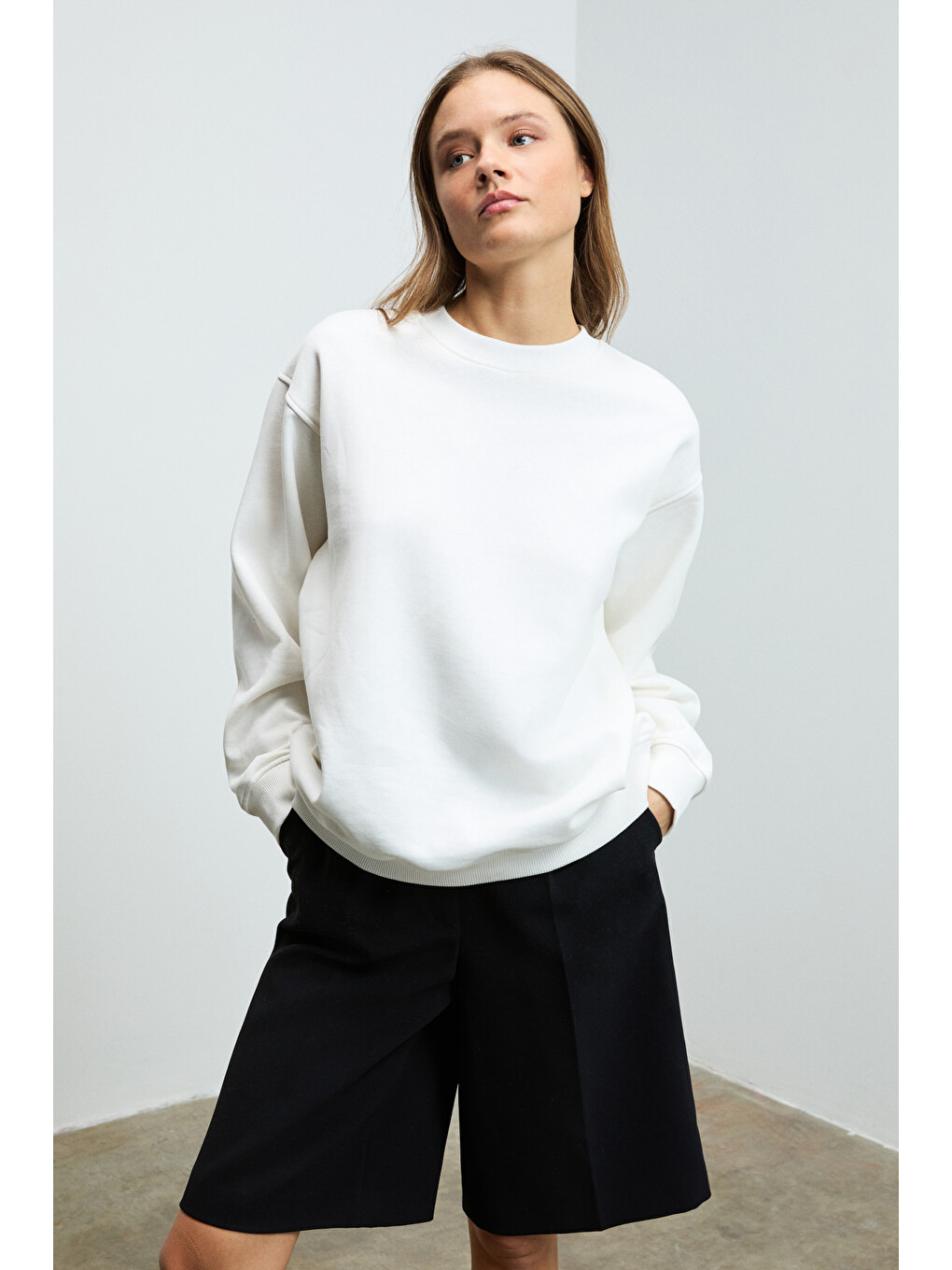 Karıus Kadın Organik Pamuklu İçi Polarlı Oversize Yuvarlak Yakalı Beyaz Sweatshirt