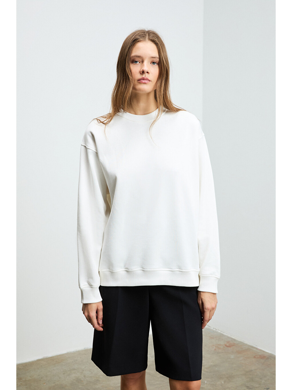 Karıus Kadın Organik Pamuklu İçi Polarlı Oversize Yuvarlak Yakalı Beyaz Sweatshirt-1