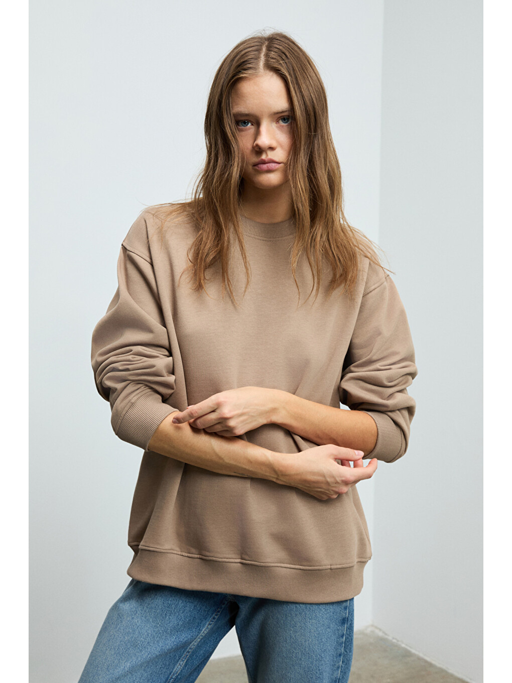 Karıus Kadın Organik Pamuklu İçi Polarlı Oversize Yuvarlak Yakalı Açık Kahverengi Sweatshirt-1