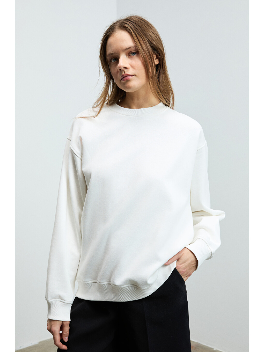 Karıus Kadın Organik Pamuklu İçi Polarlı Oversize Yuvarlak Yakalı Beyaz Sweatshirt-2