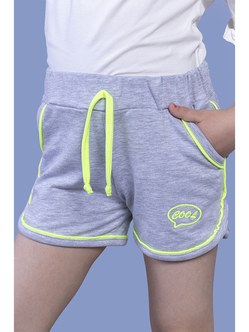 Gri Kız Çocuk Beli Lastikli İki Yanı Cepli Nakışlı Şort-2