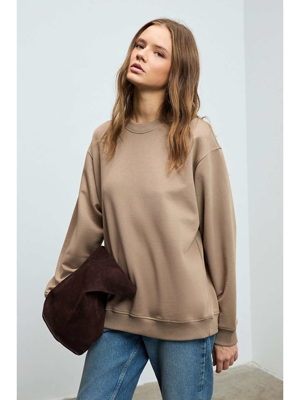 Karıus Kadın Organik Pamuklu İçi Polarlı Oversize Yuvarlak Yakalı Açık Kahverengi Sweatshirt-3