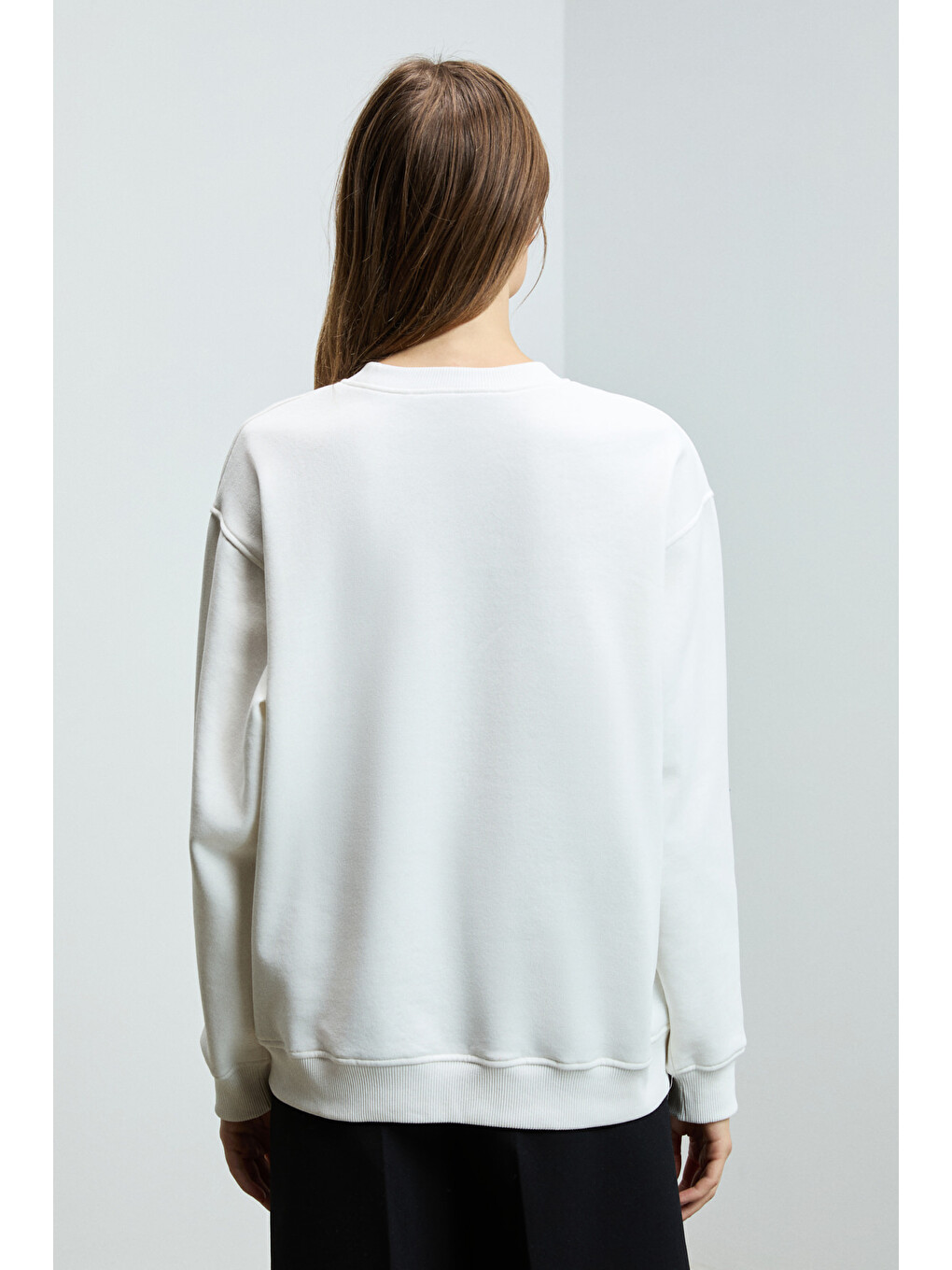 Karıus Kadın Organik Pamuklu İçi Polarlı Oversize Yuvarlak Yakalı Beyaz Sweatshirt-5