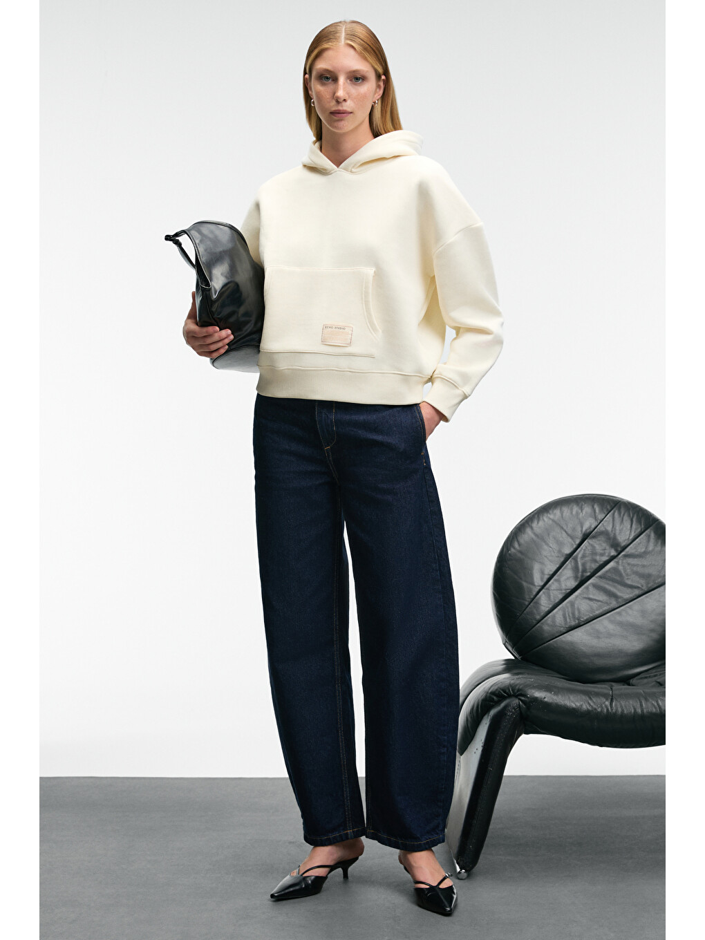 Clarıe Kadın Organik Pamuklu Oversize Kanguru Cepli Kapüşonlu Ekru Sweatshirt-5