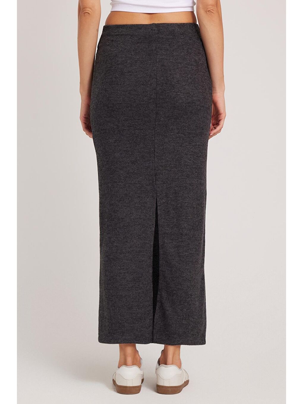 Kadın Slim Fit Dar Kesim Yırtmaçlı Antrasit Etek-6