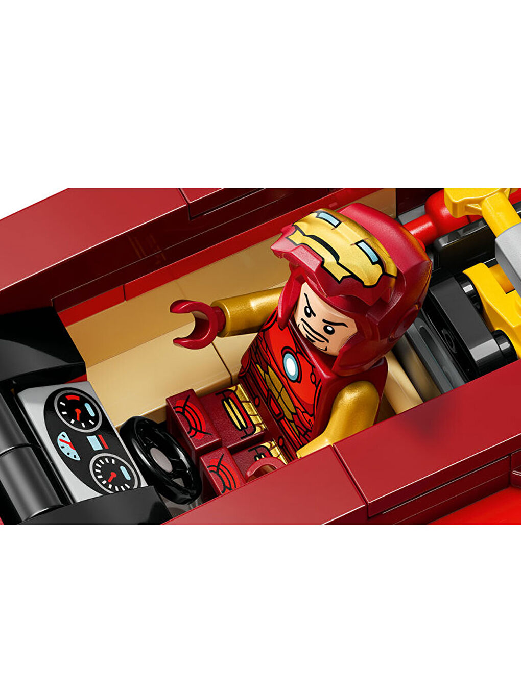 Marvel Iron Man Arabası ile Black Panther Red Hulk a Karşı 76310-2