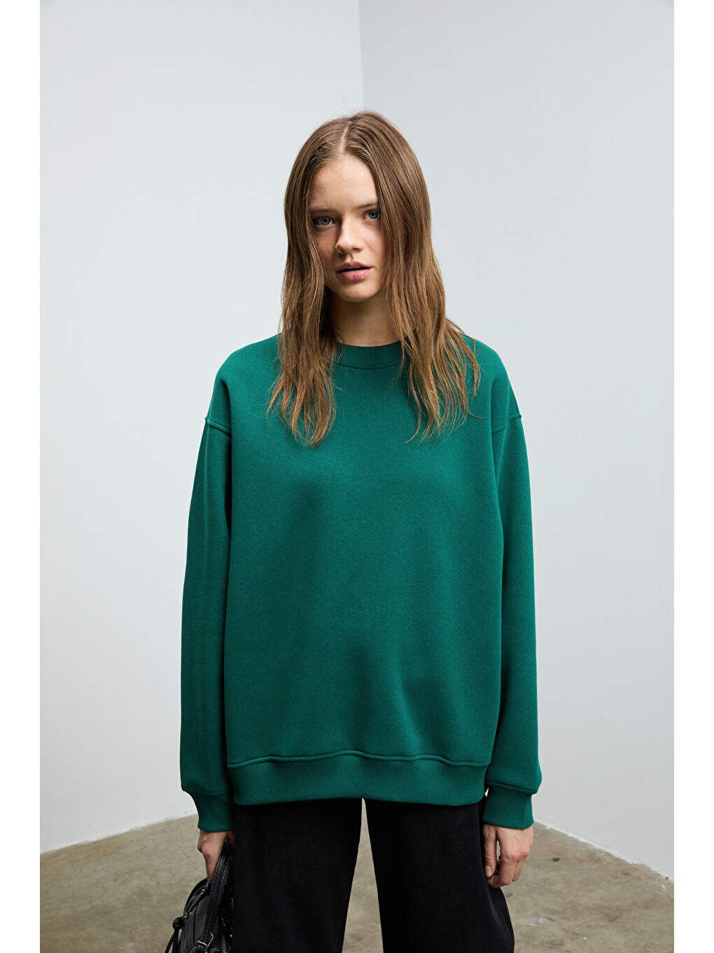 Karıus Kadın Organik Pamuklu İçi Polarlı Oversize Yuvarlak Yakalı Koyu Yeşil Sweatshirt
