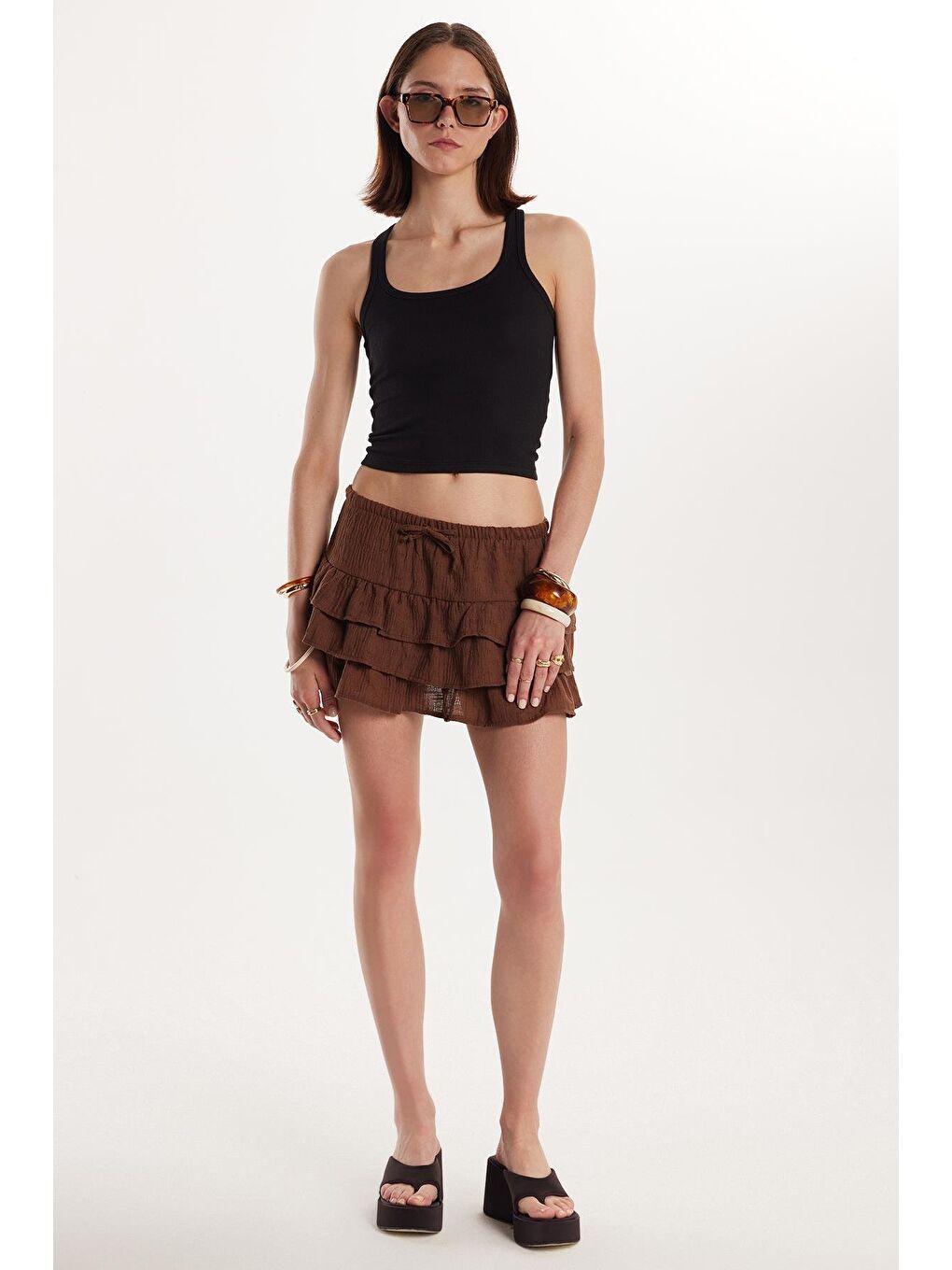 Kadın Standart Fit Bağcıklı Pileli Desenli Kahverengi Mini Etek-4