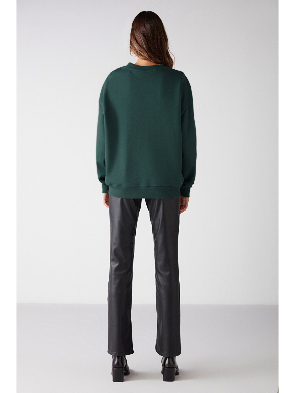 Vaneltına Kadın Organik Pamuklu Yumuşacık İçi Polarlı Yuvarlak Yakalı Koyu Yeşil Sweatshirt-3