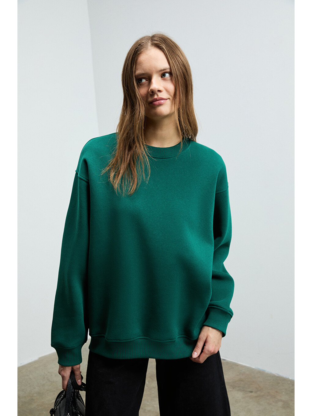 Karıus Kadın Organik Pamuklu İçi Polarlı Oversize Yuvarlak Yakalı Koyu Yeşil Sweatshirt-1