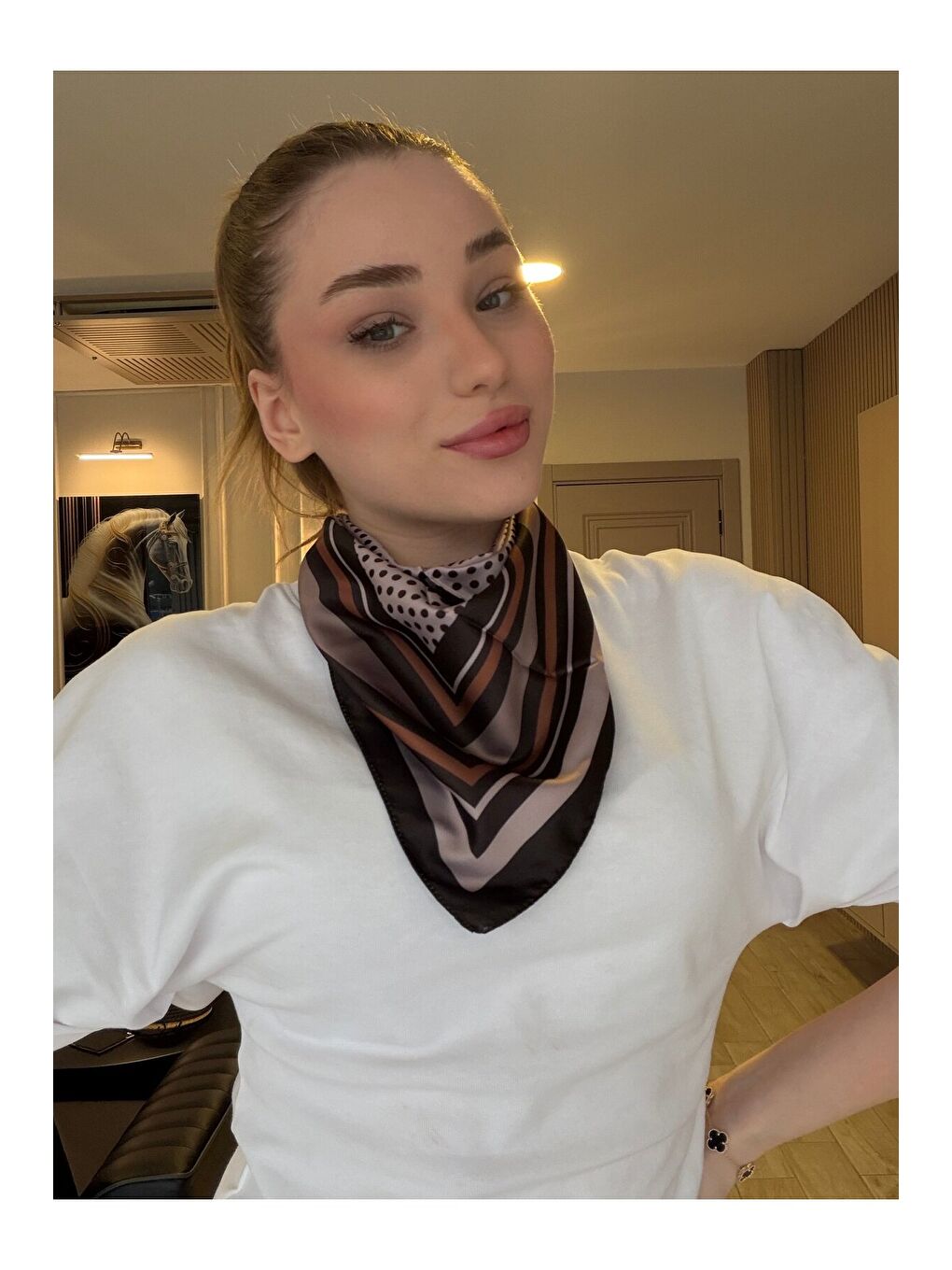 Kadın Desenli Saten Boyun Fuları Bandana Kahverengi FLR2000