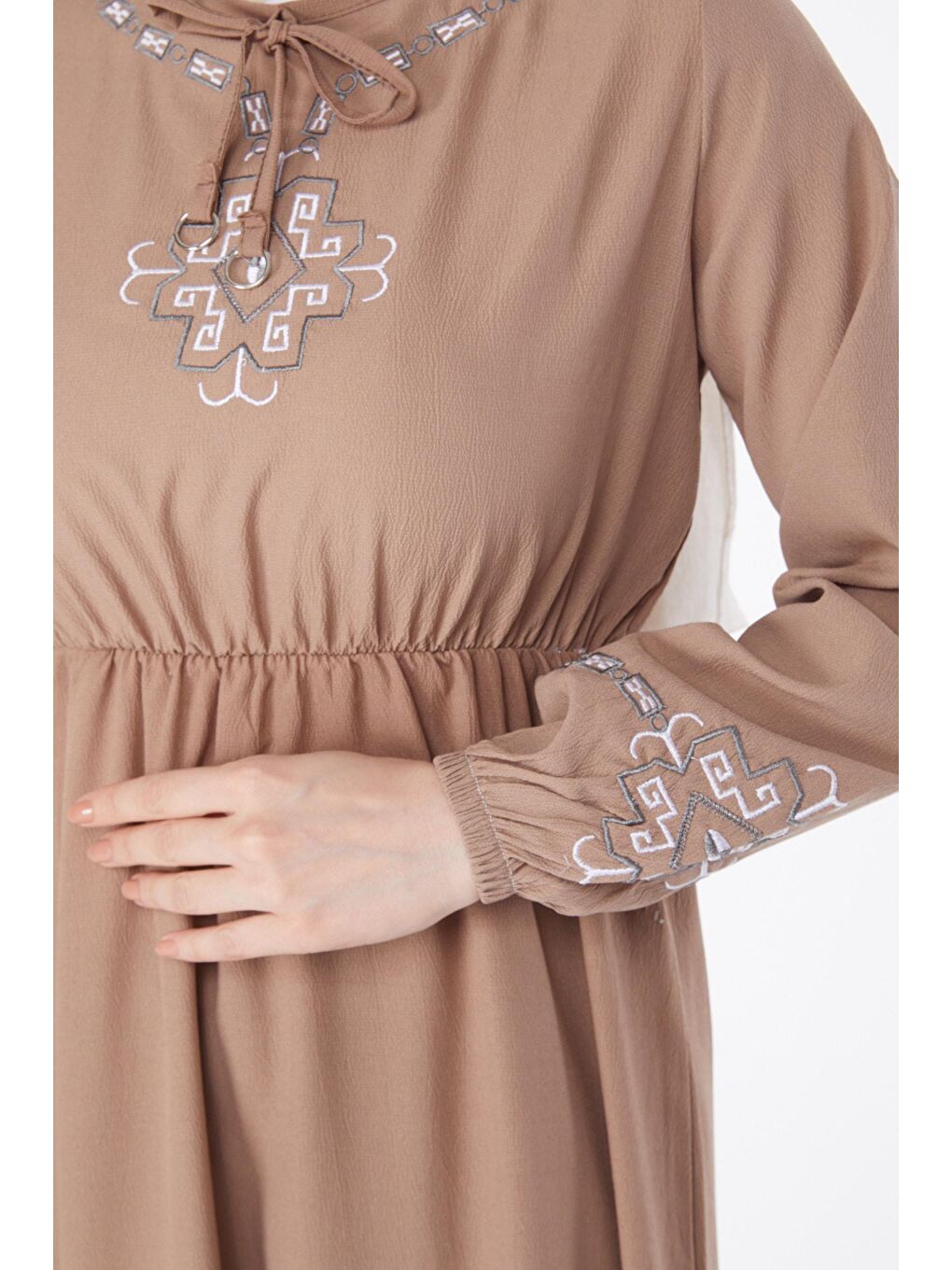 Bej Bisiklet Yaka Kadın Vizon Uzun Kollu Nakışlı Elbise - 13124-5