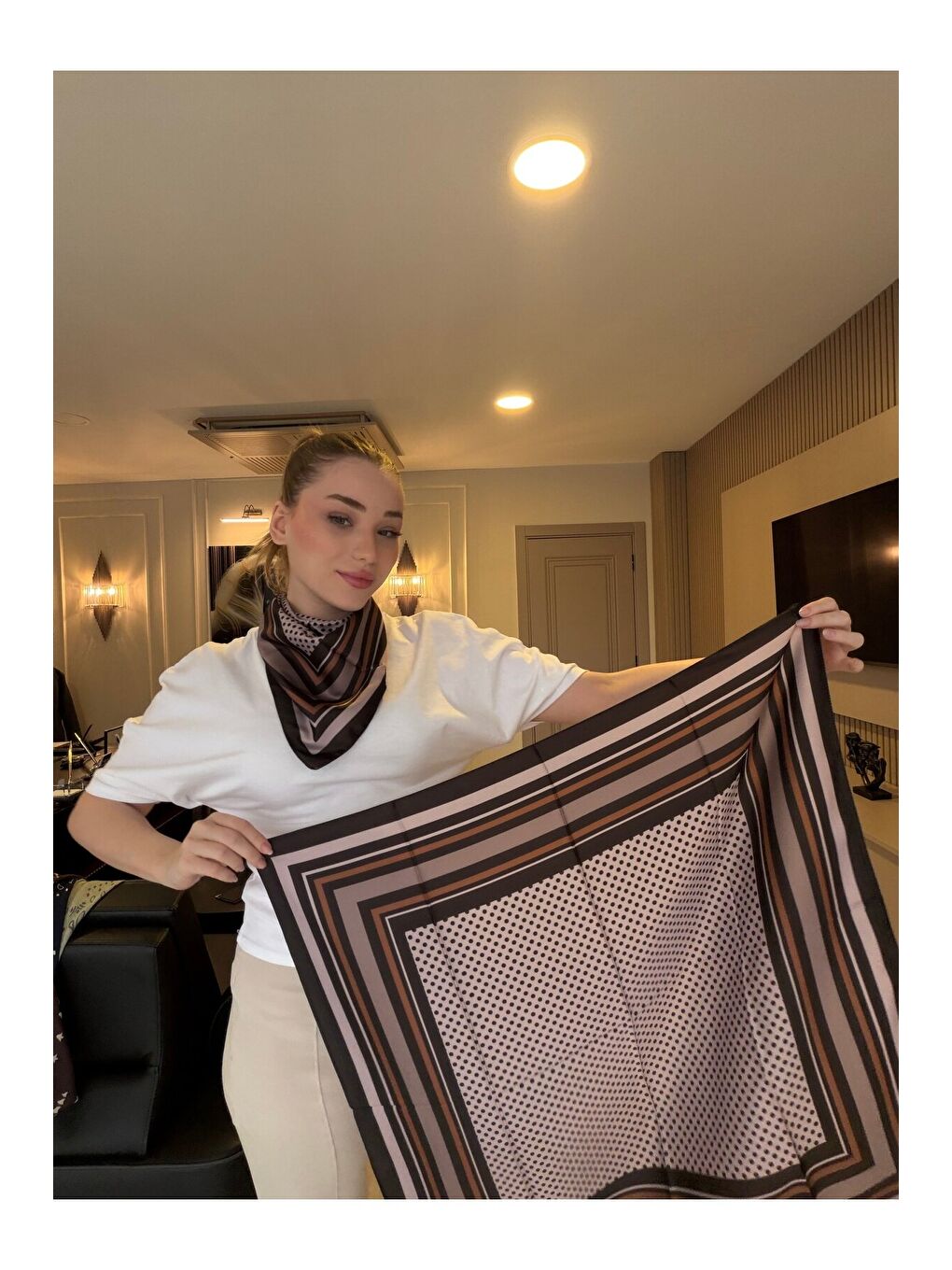 Kadın Desenli Saten Boyun Fuları Bandana Kahverengi FLR2000-2