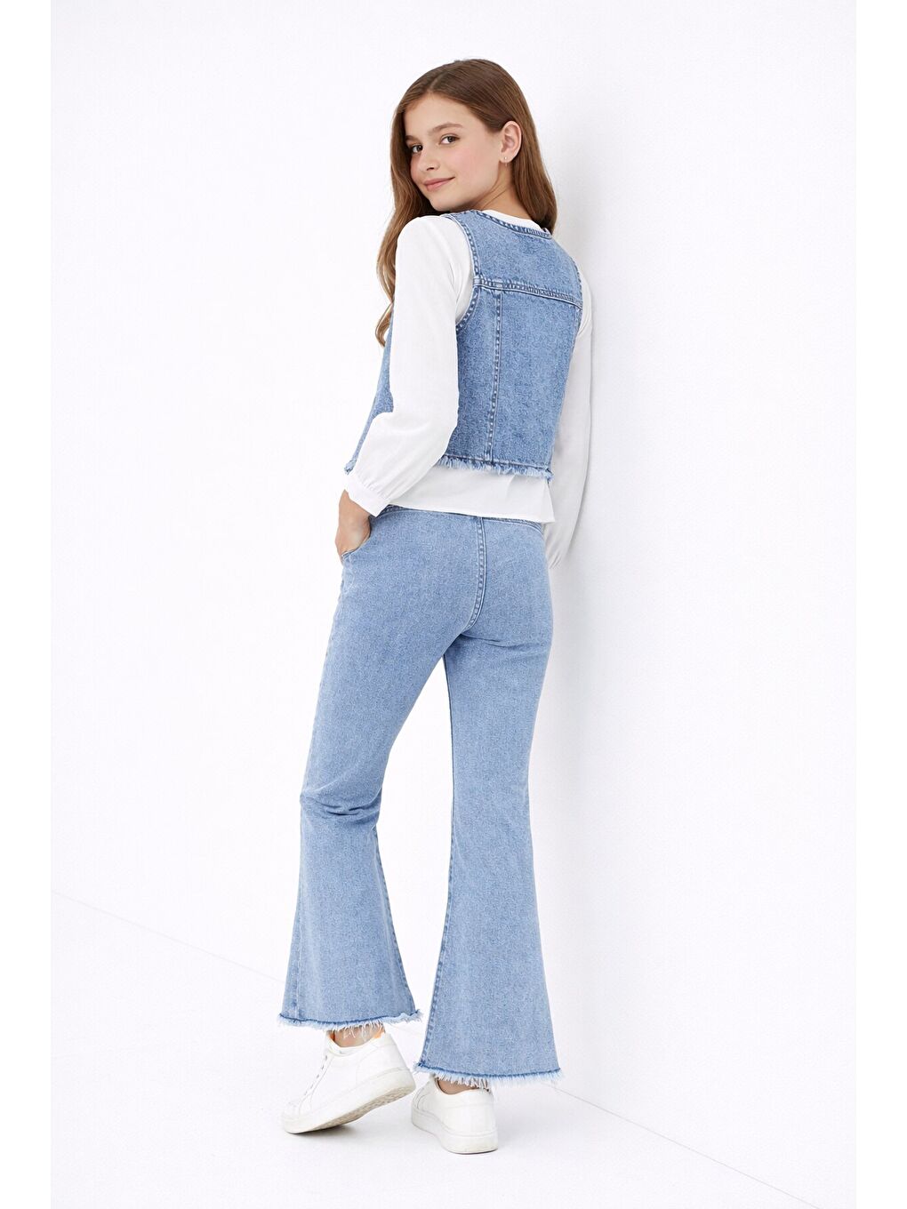 Mavi Püsküllü Jean Yelekli Fularlı Gömlekli Kız Çocuk 3lü Pantolonlu Takım 23767-3