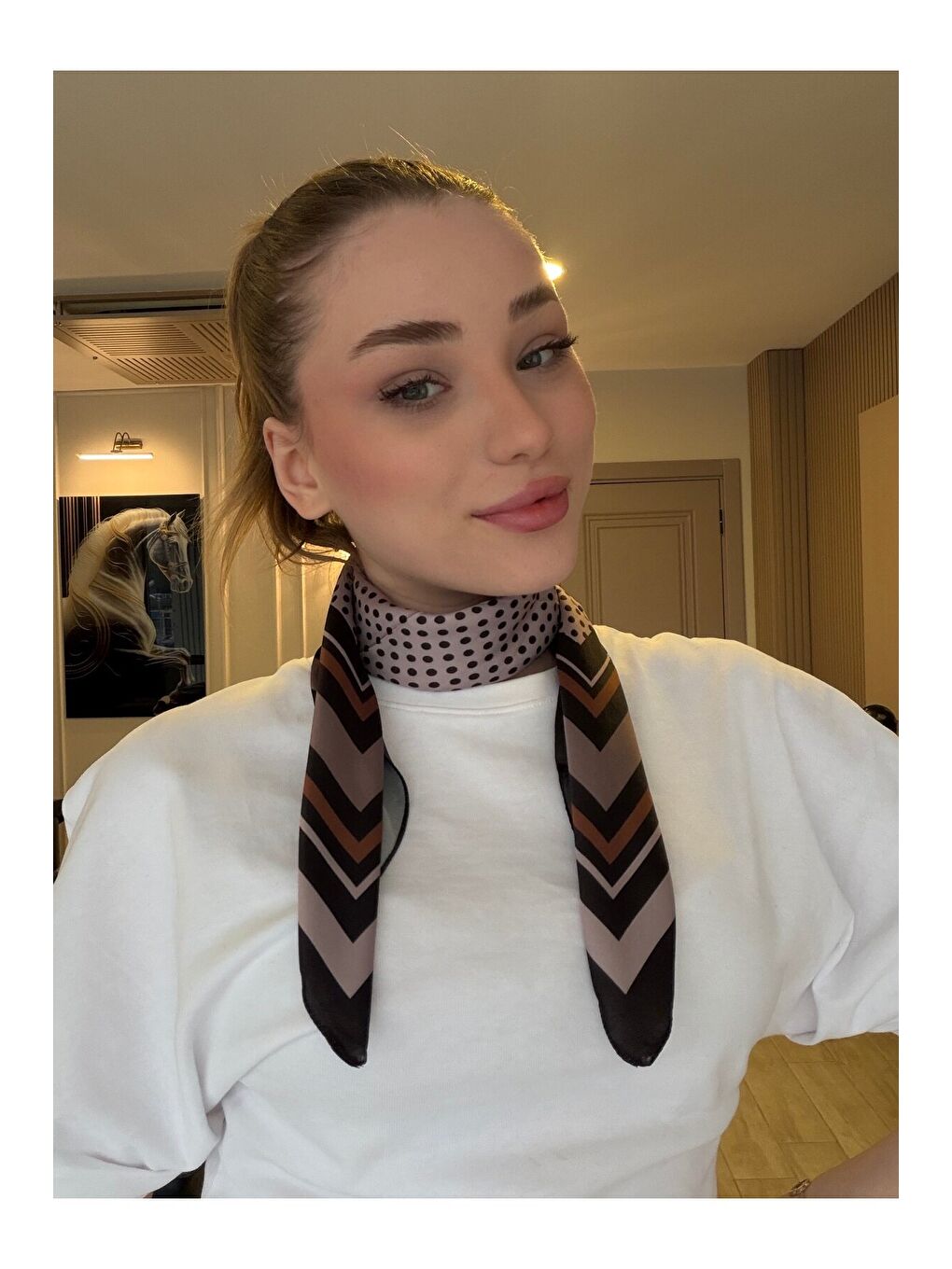 Kadın Desenli Saten Boyun Fuları Bandana Kahverengi FLR2000-3