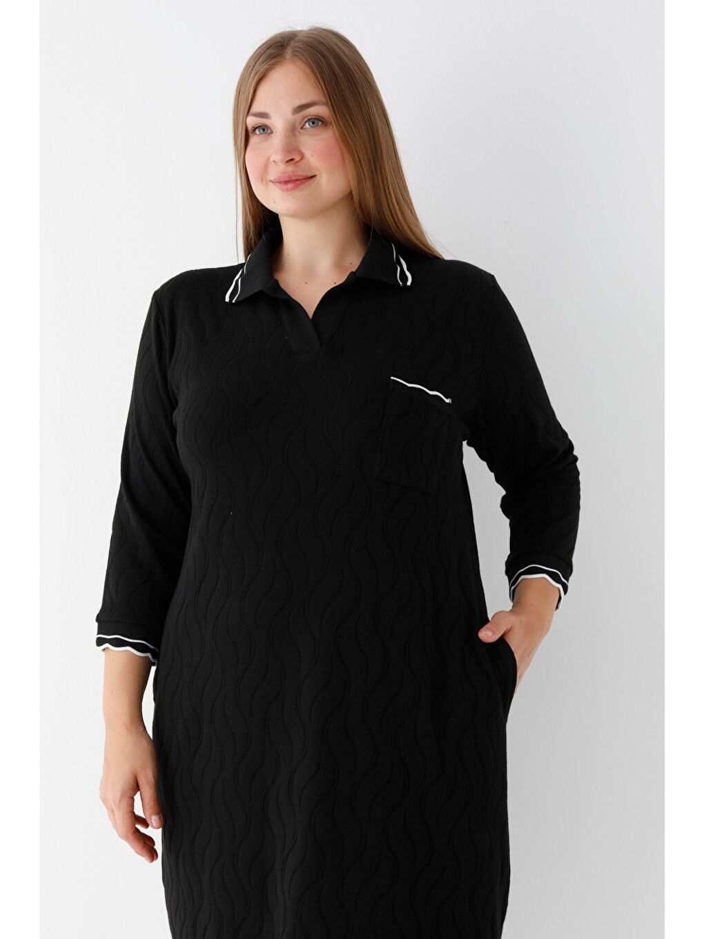 Siyah Truvakar Kollu Desenli Polo Yaka Biye Detaylı Kadın Jakarlı Büyük Beden Elbise-3