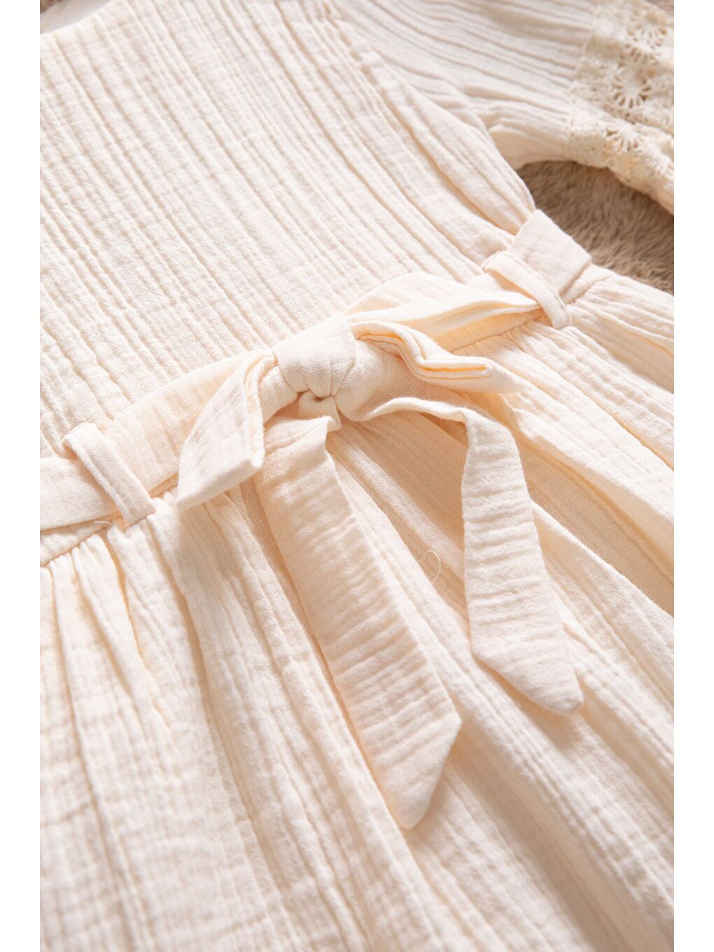 Ekru Krem Kolları Dantel Detaylı Kuşaklı Kız Çocuk Müslin Elbise 22668-1