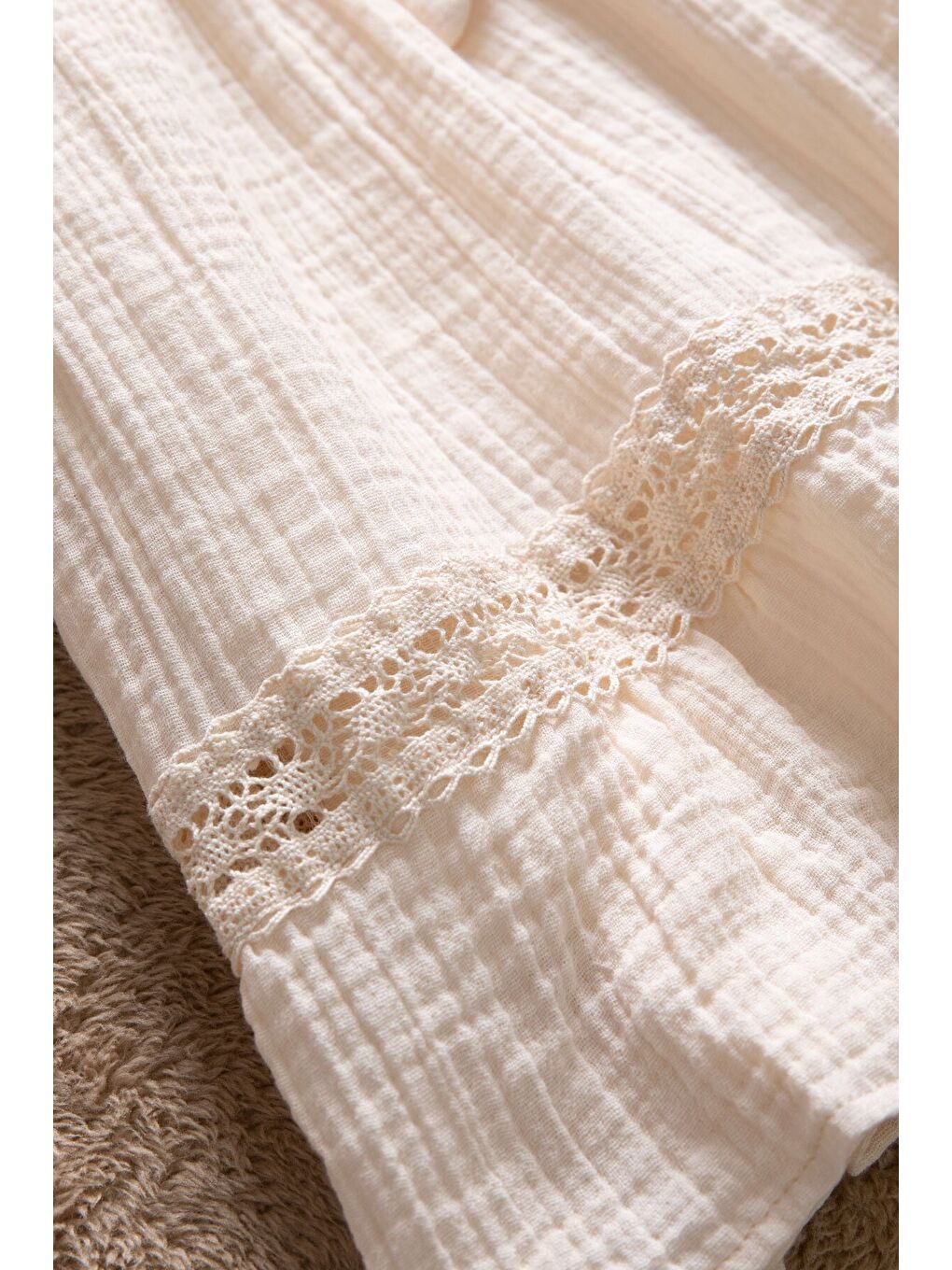 Ekru Krem Kolları Dantel Detaylı Kuşaklı Kız Çocuk Müslin Elbise 22668-2