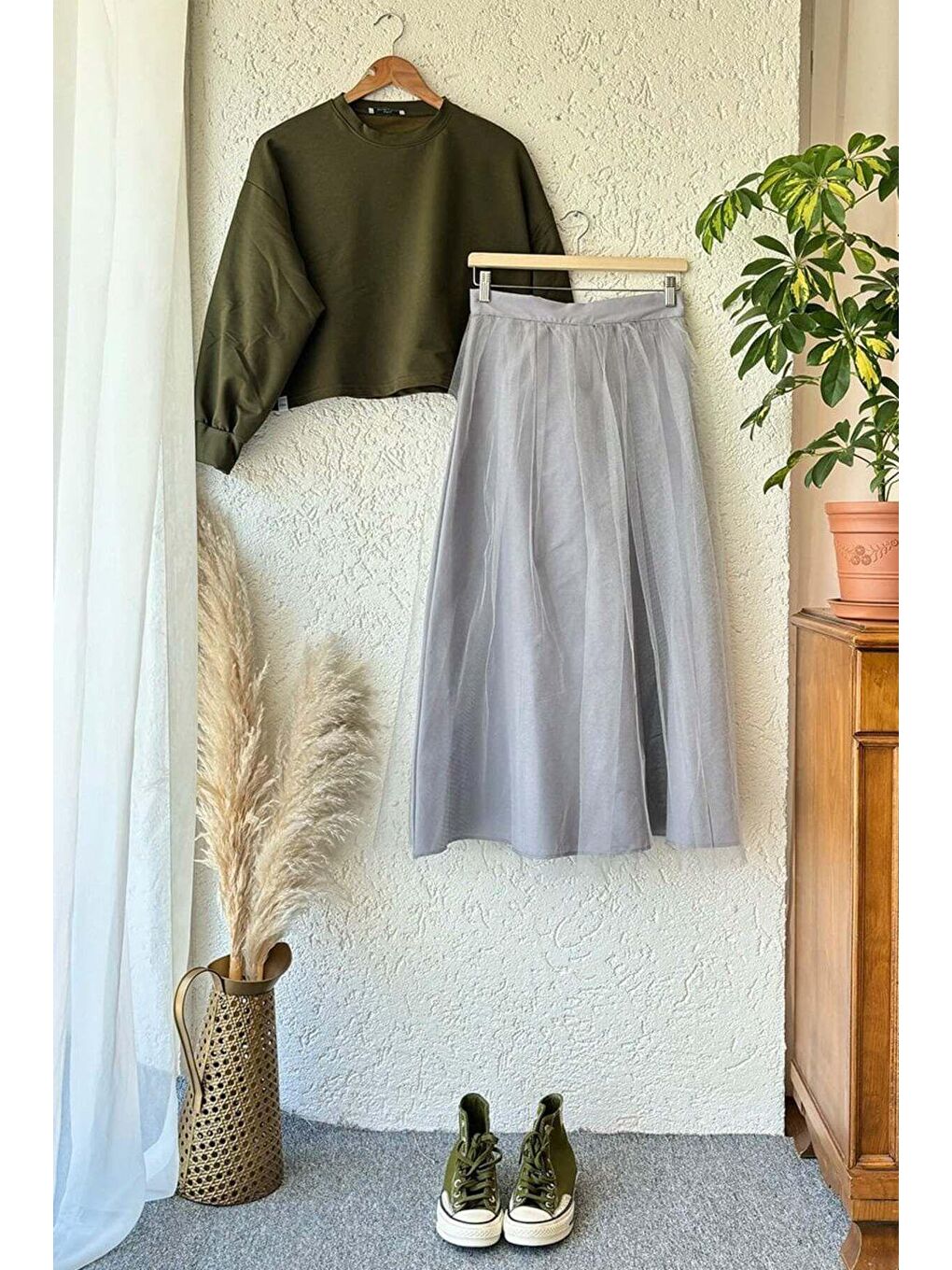 Gri Tütülü Etek & Haki Ahsen Crop Takım