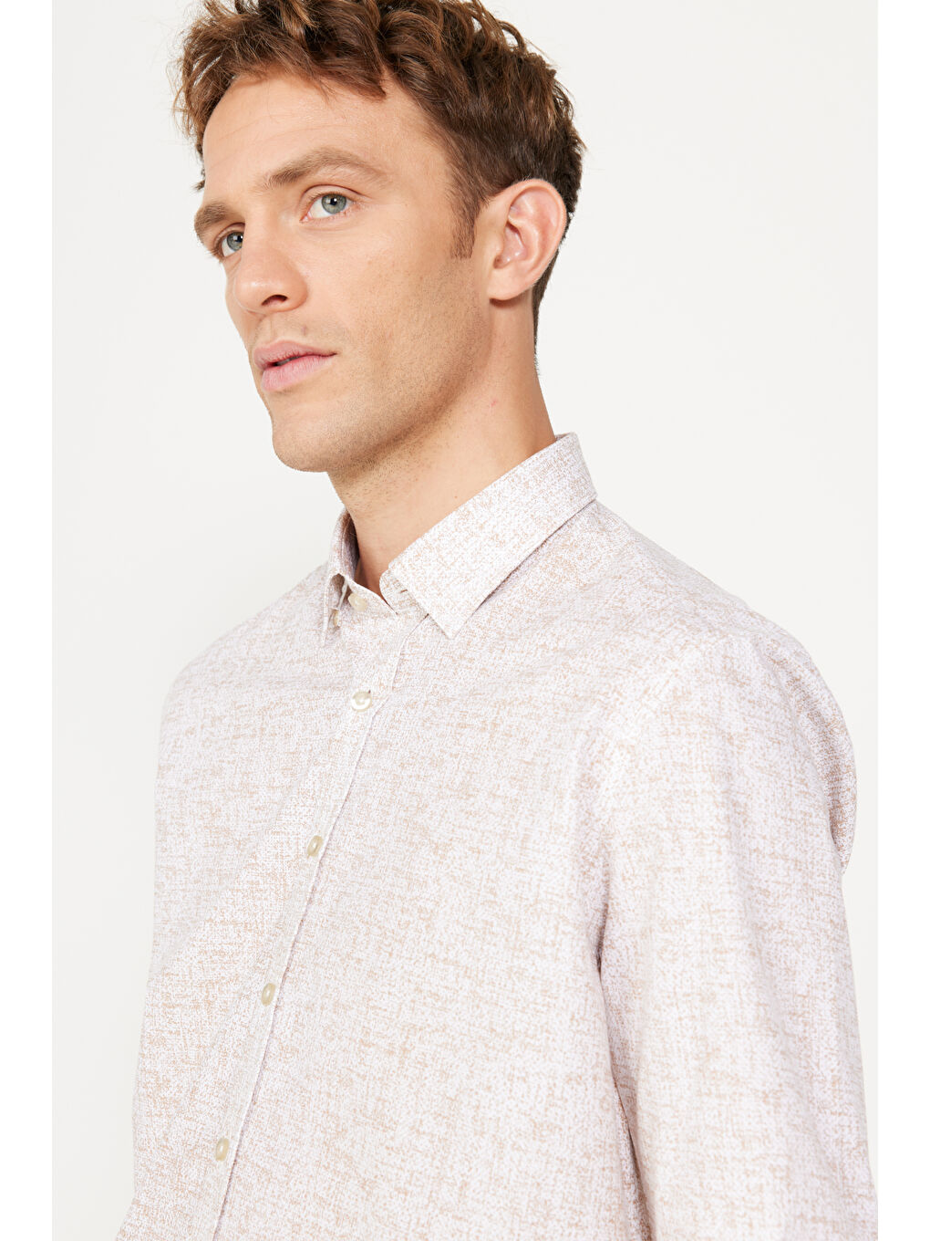 Erkek Beyaz-Bej Slim Fit Dar Kesim Düğmeli Yaka Baskılı Gömlek-3