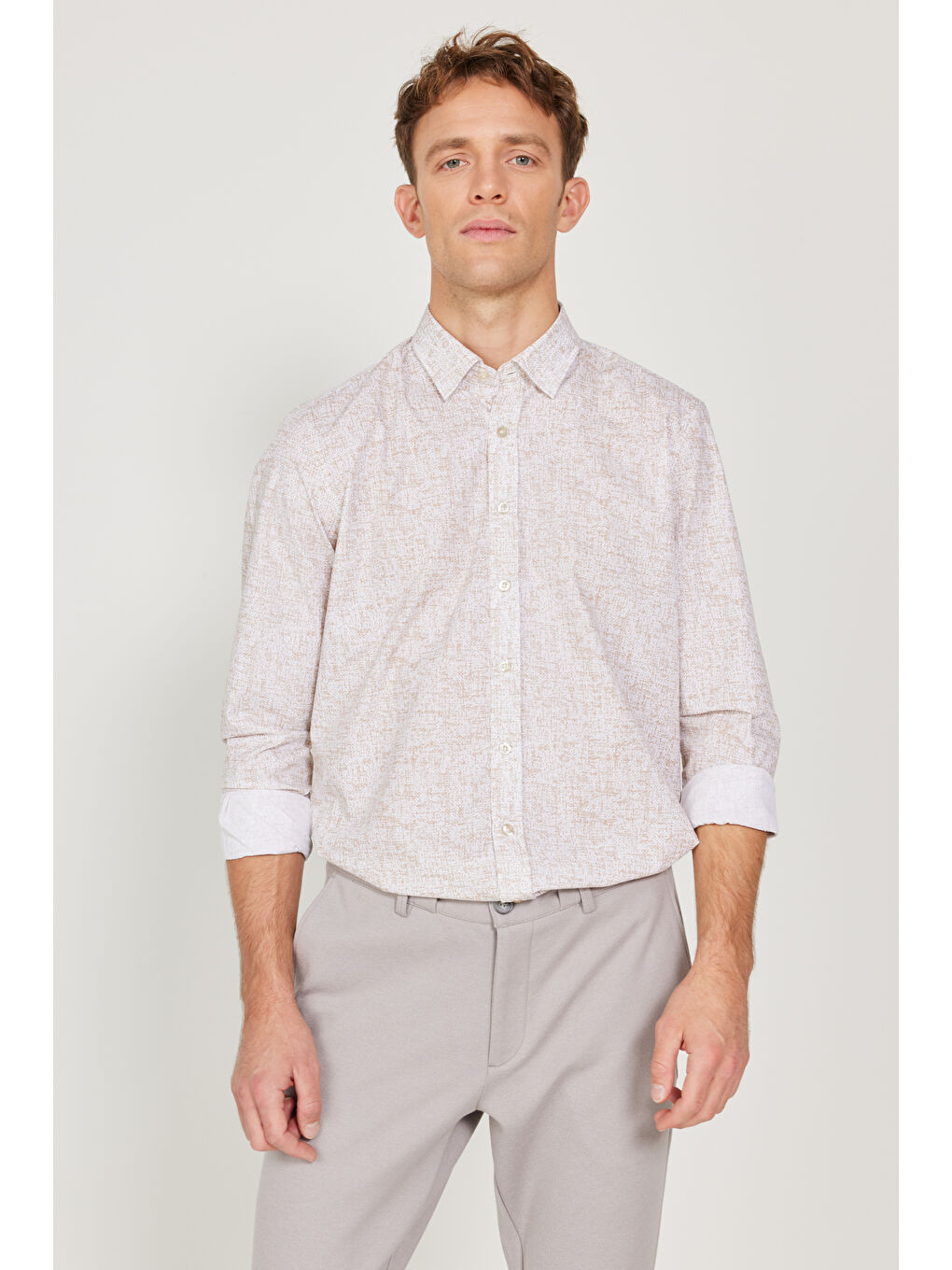 Erkek Beyaz-Bej Slim Fit Dar Kesim Düğmeli Yaka Baskılı Gömlek-4