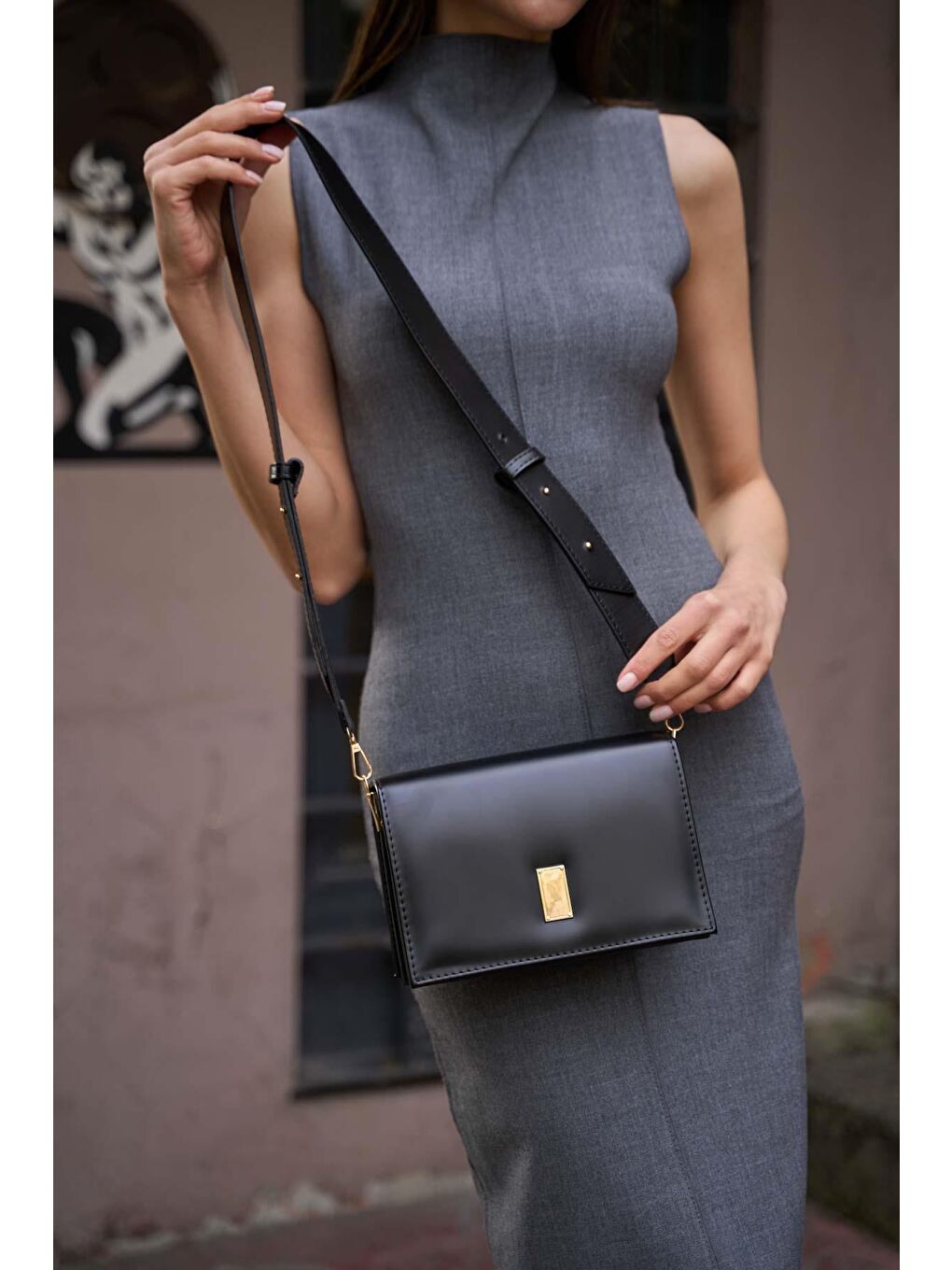 Gold Aksesuar Detaylı Kalın Askılı Omuz Çantası Siyah-1