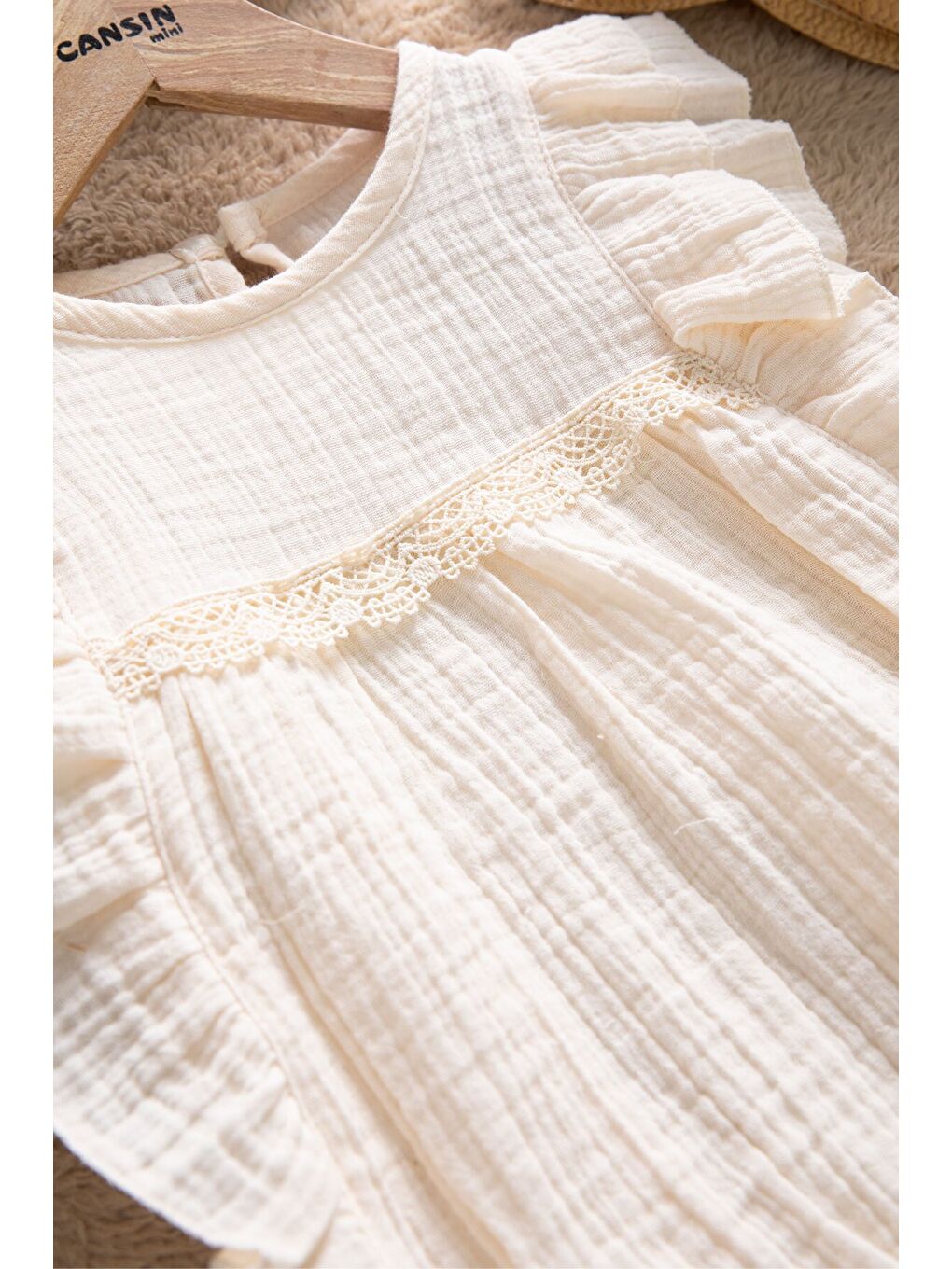 Bej Dantel Detaylı Bluzlu Jean Şortlu Kız Çocuk 2li Takım 22663-2