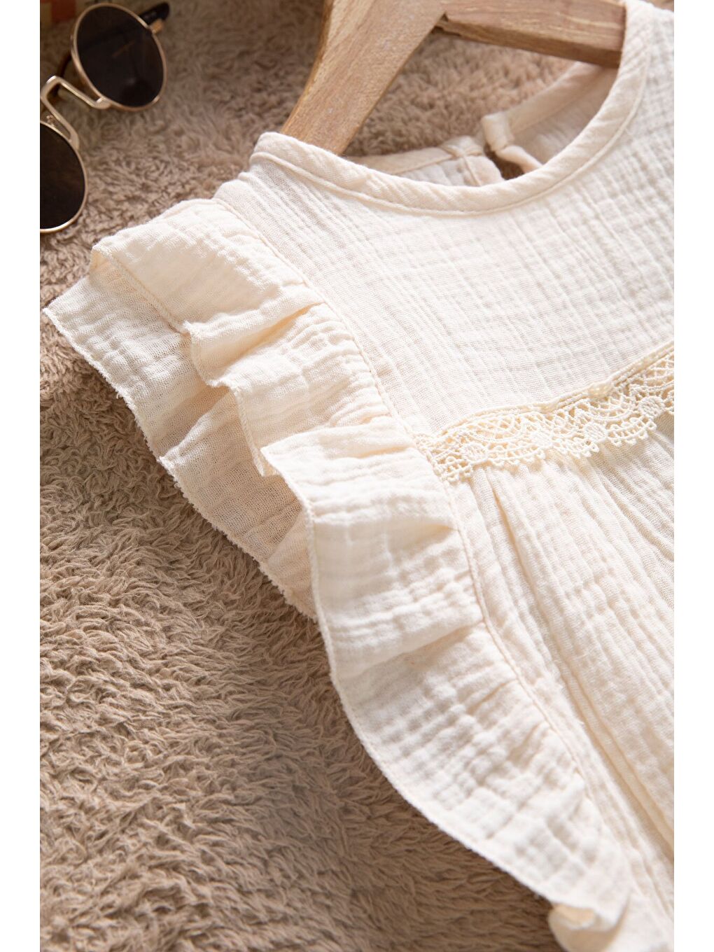 Bej Dantel Detaylı Bluzlu Jean Şortlu Kız Çocuk 2li Takım 22663-3