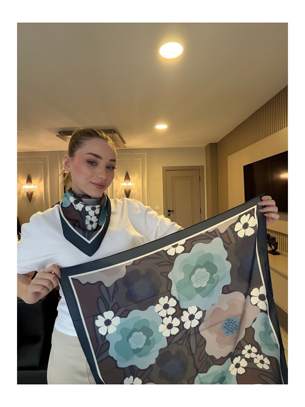 Mor Kadın Desenli Saten Boyun Fuları Bandana Kahverengi Yeşil Ekru FLR2009-2