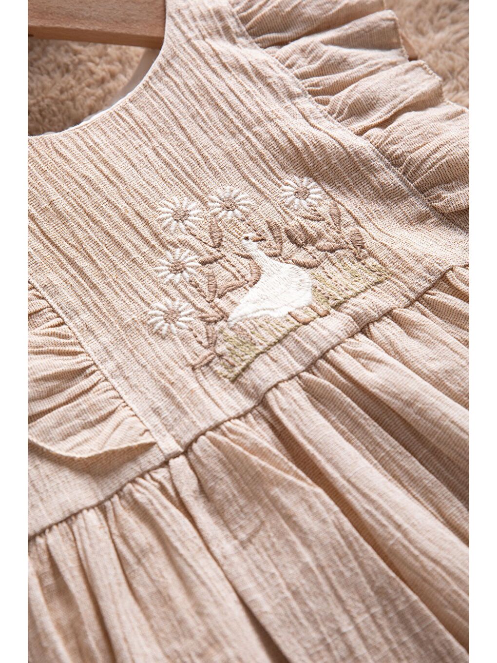 Kahverengi Çiçek Nakışlı Fırfırlı Kız Bebek Kısa Kol Elbise 22673-1