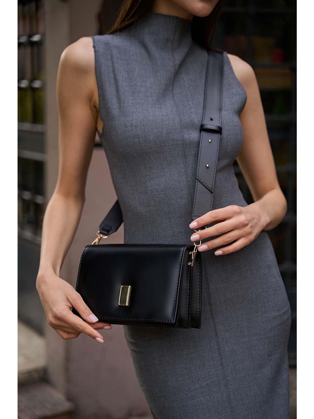 Gold Aksesuar Detaylı Kalın Askılı Omuz Çantası Siyah-3