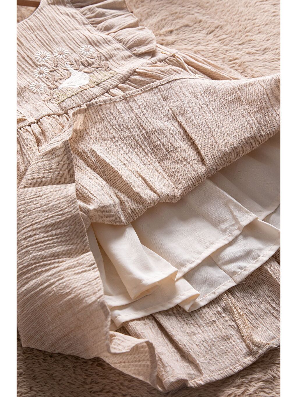 Kahverengi Çiçek Nakışlı Fırfırlı Kız Bebek Kısa Kol Elbise 22673-3