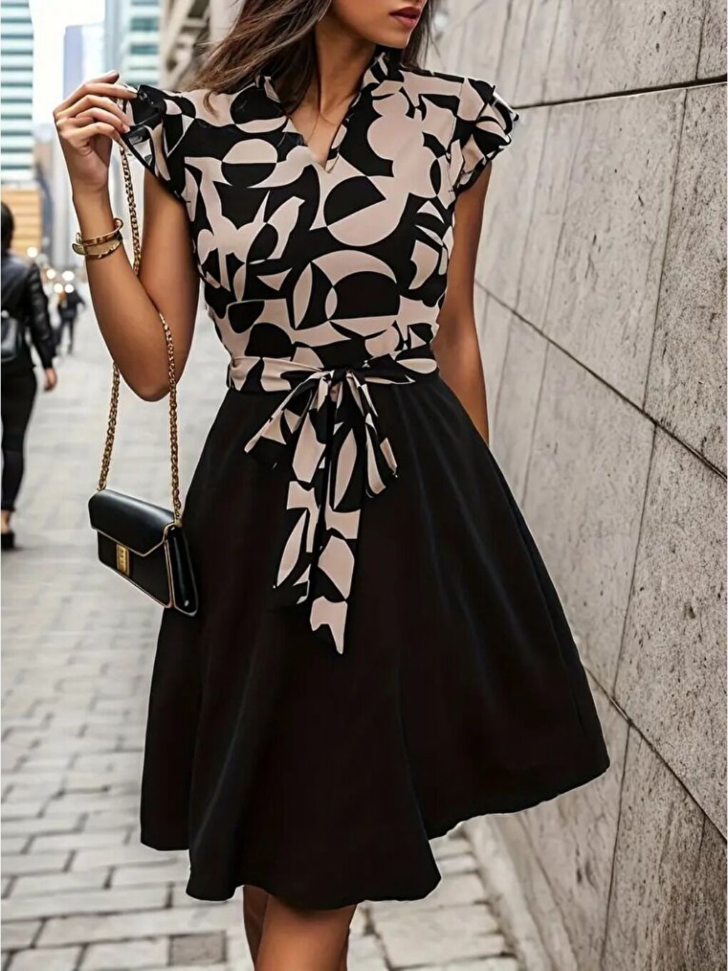 Siyah Kadın Kısa Kollu Kolu Fırfır Detay Mini Kuşaklı Kloş Krep Elbise-2