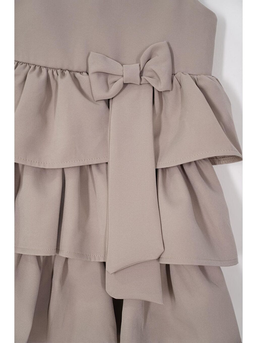 Bej Bisiklet Yaka Kurdele Detaylı Eteği Fırfırlı Sıfır Kol Taş Rengi Kız Çocuk Elbise-2