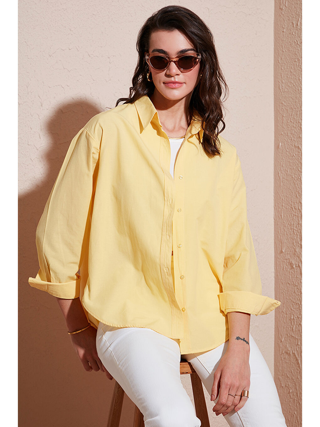 Sarı Pamuklu Regular Fit Önü Kısa Arkası Uzun Oval Kesim Gömlek Cf25S163867