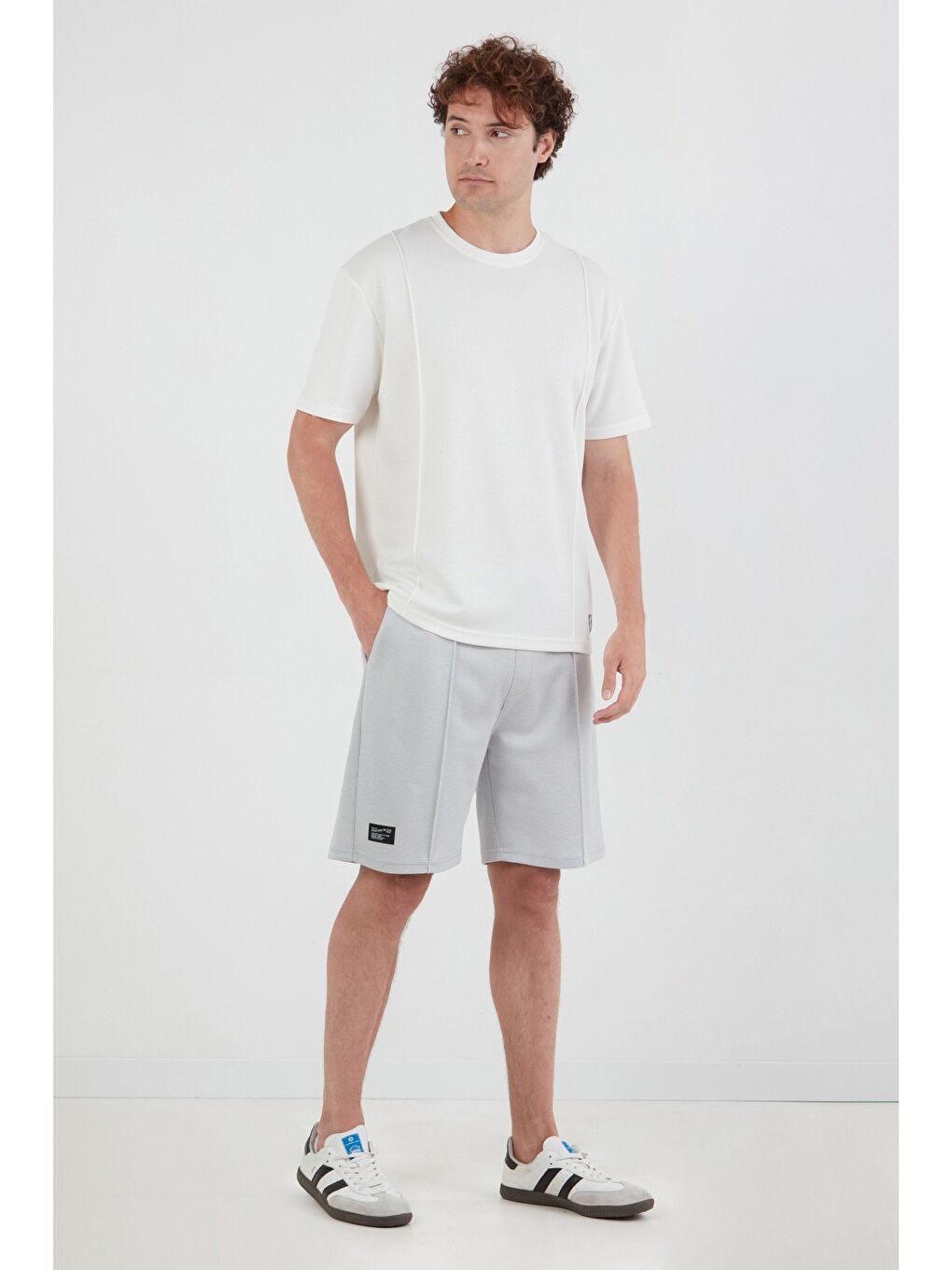 Gri Beli Lastikli Çimalı Cepli Şort