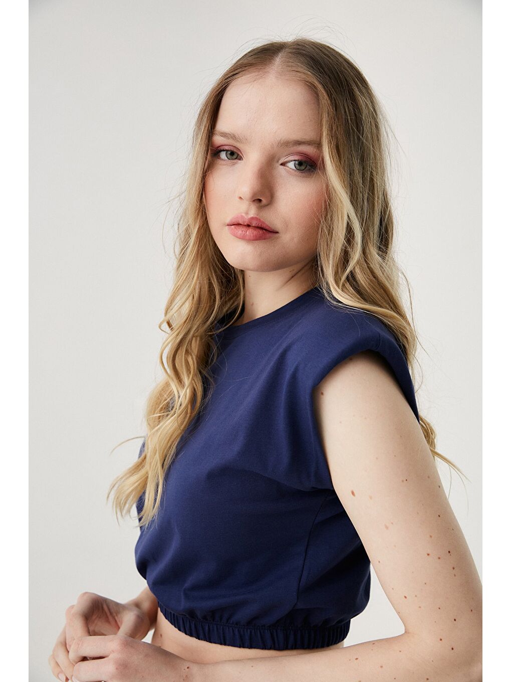 İndigo Vatkalı Crop Tişört-3