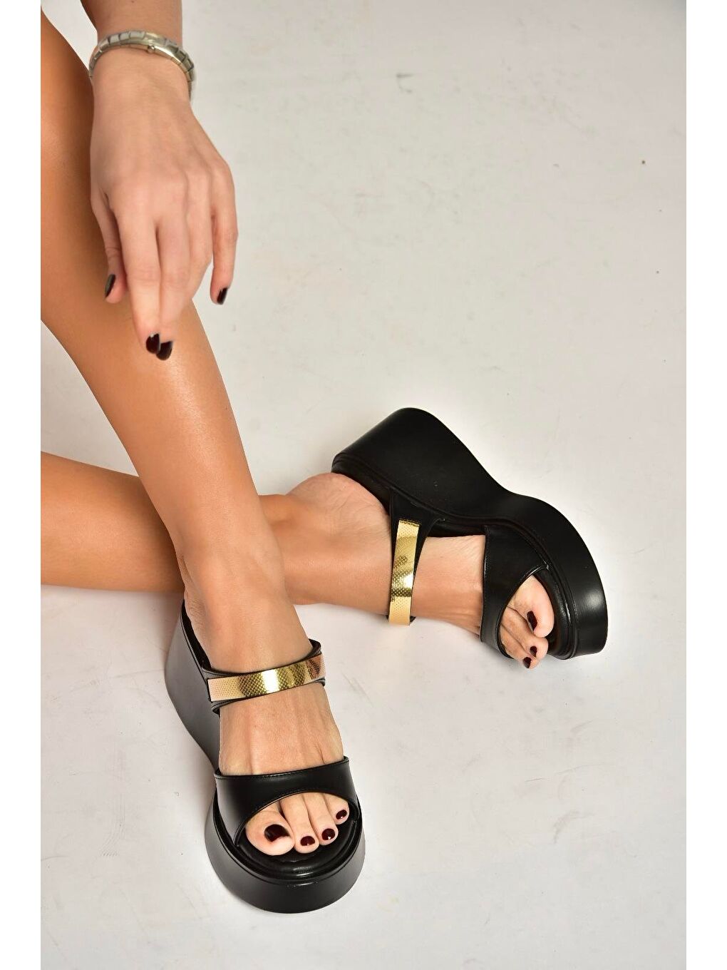 Siyah Kadın Terlik Y973518509-2