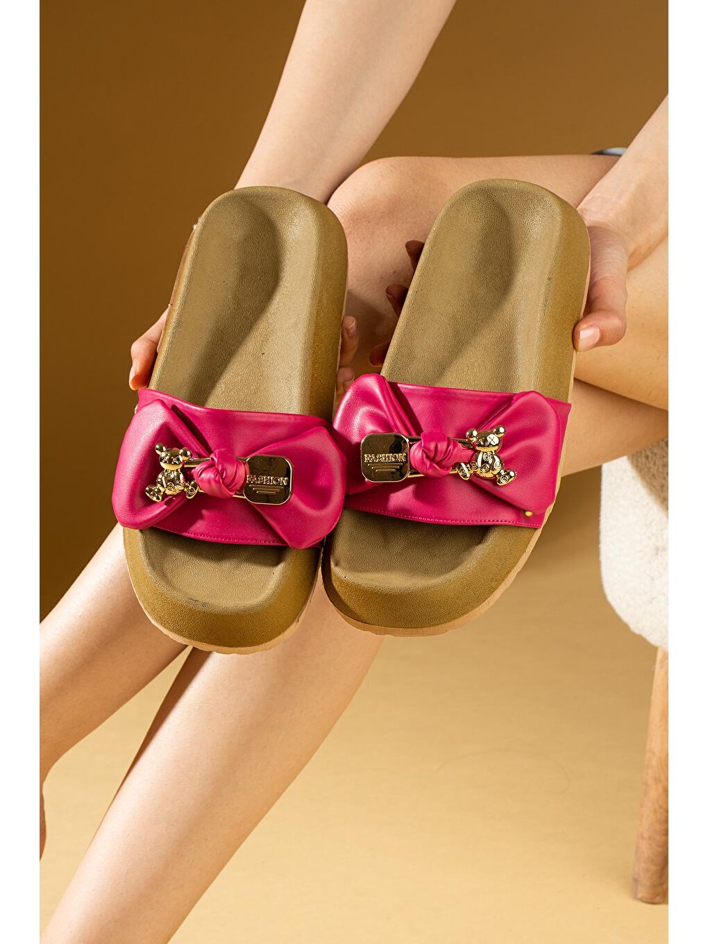 Fuşya Yüksek Taban Fiyonk Tokalı Kalın Bantlı Kadın Terlik 78-555-24