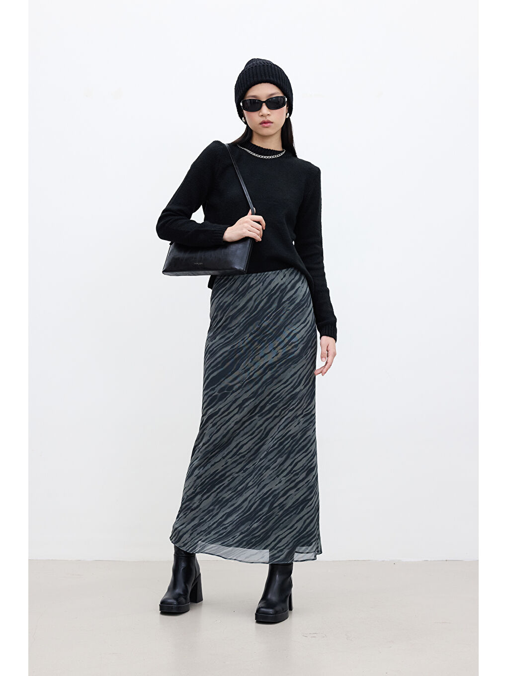 Siyah Desenli Tül Midi Boy Etek Wave