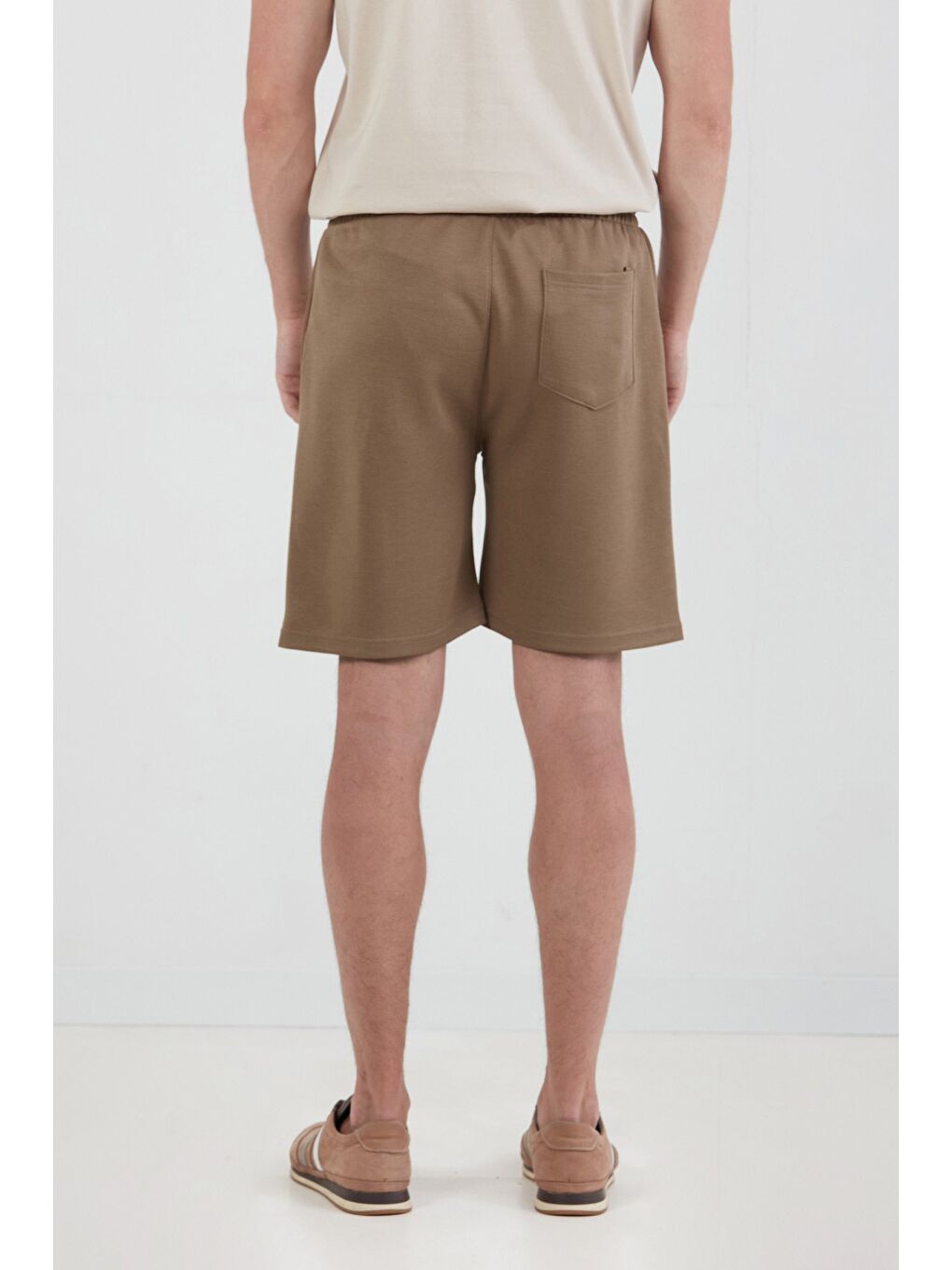 Kahverengi Beli Lastikli Çimalı Cepli Şort-2