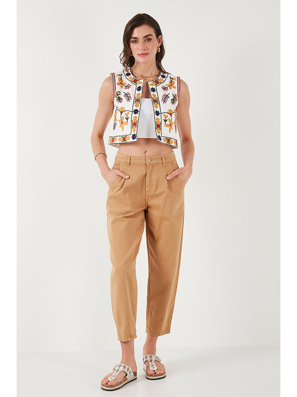 Ekru Pamuklu Regular Fit Çiçekli Nakış İşlemeli Crop Yelek 676237-1