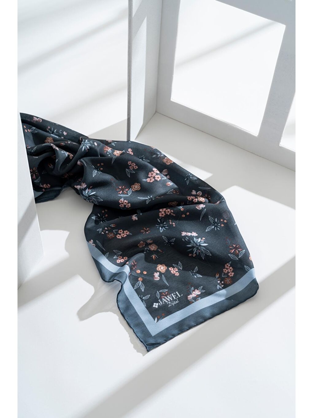 Antrasit Kadın Digital Baskılı Çiçek Desen Soft Eşarp-1