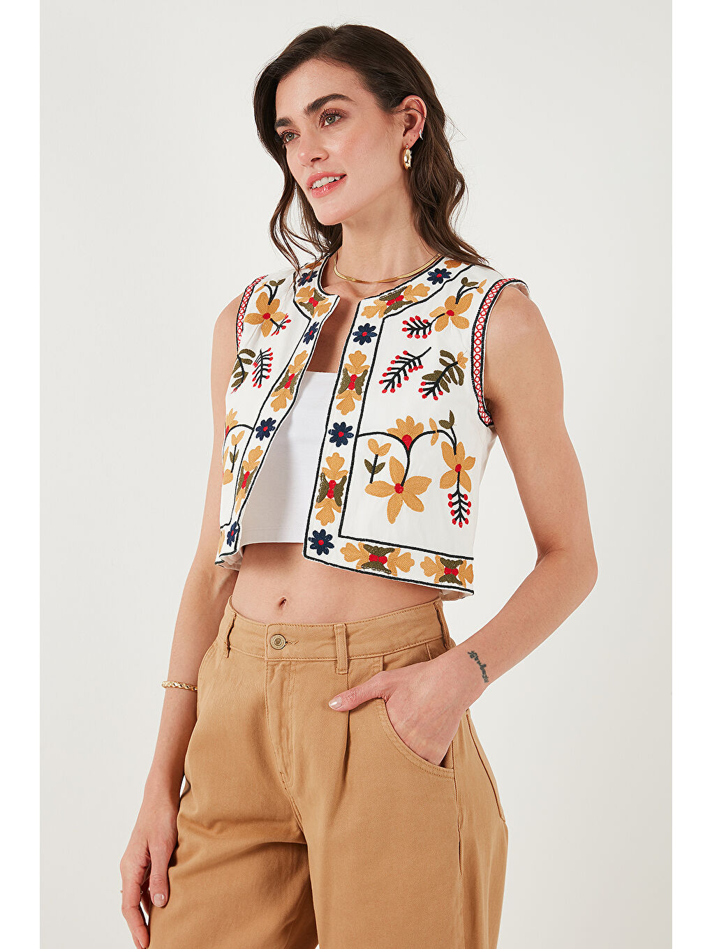 Ekru Pamuklu Regular Fit Çiçekli Nakış İşlemeli Crop Yelek 676237-2
